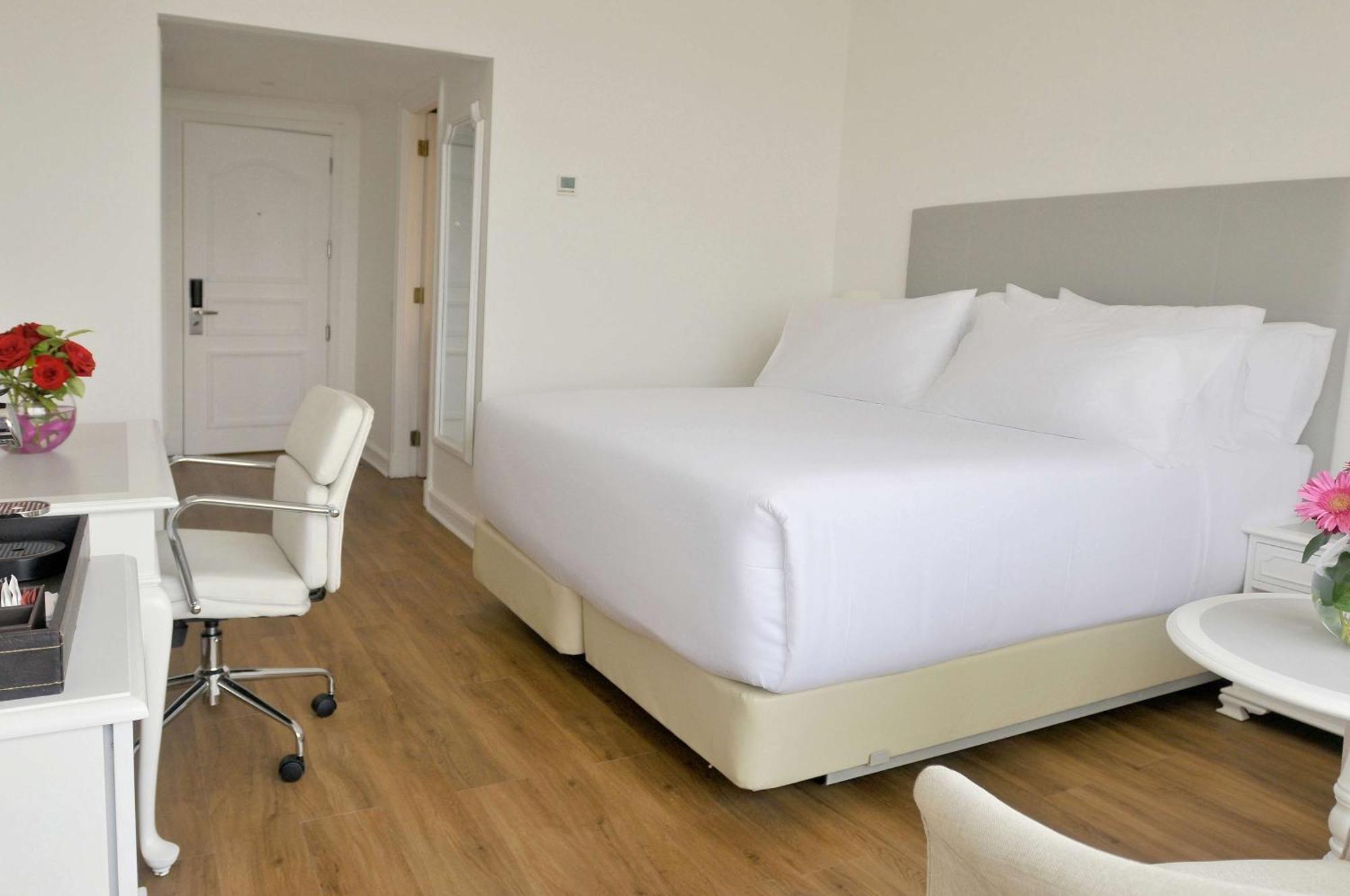 Hotel Nh Collection Plaza Santiago de Chile Zewnętrze zdjęcie A room at the hotel