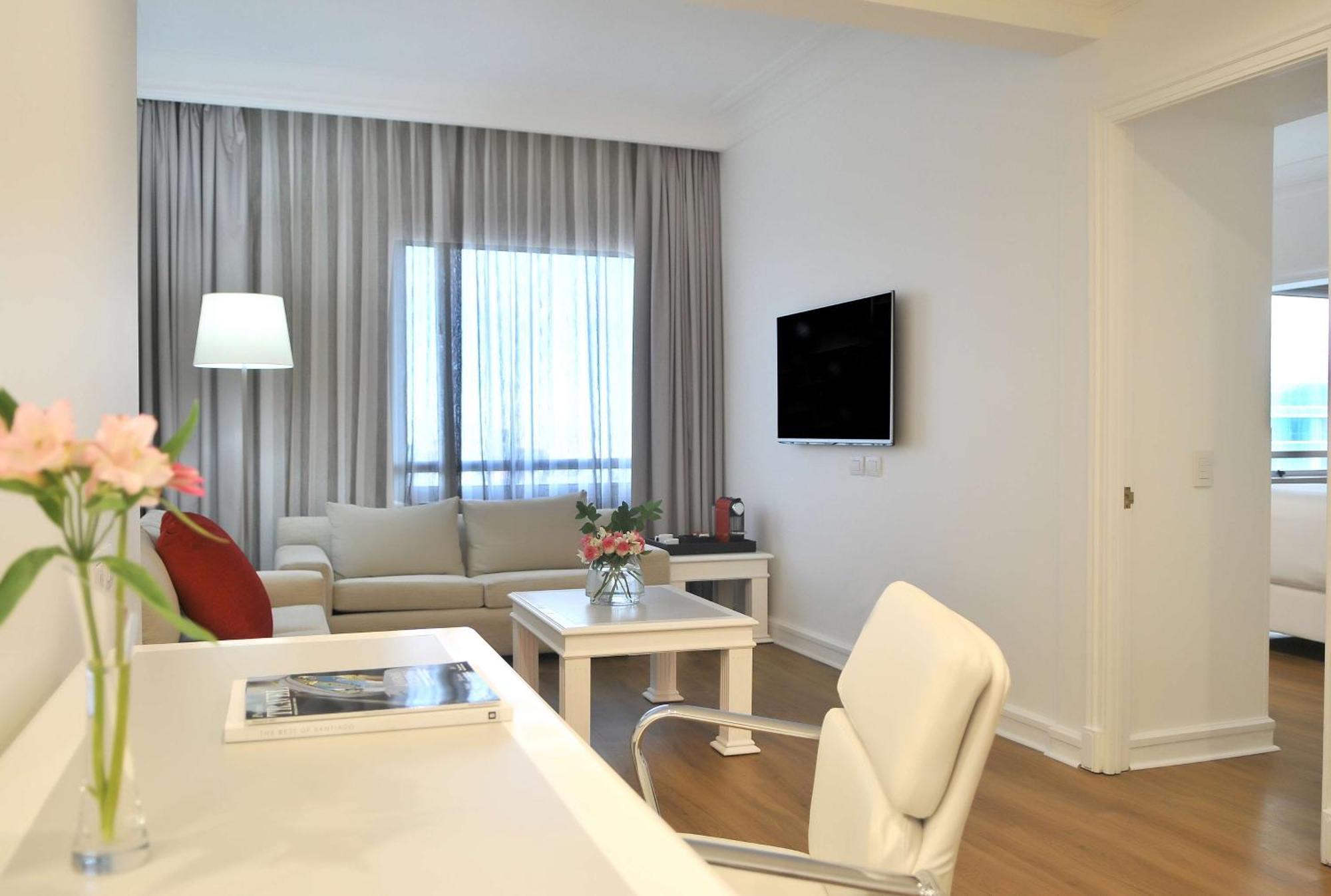 Hotel Nh Collection Plaza Santiago de Chile Zewnętrze zdjęcie A living room in a serviced apartment in Athens, Greece